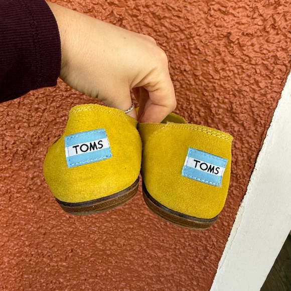 Toms Julie Flat Bright Yellow Bold Suede Pointed Toe Slip On 8.5 Business Casual - Picture 5 of 6